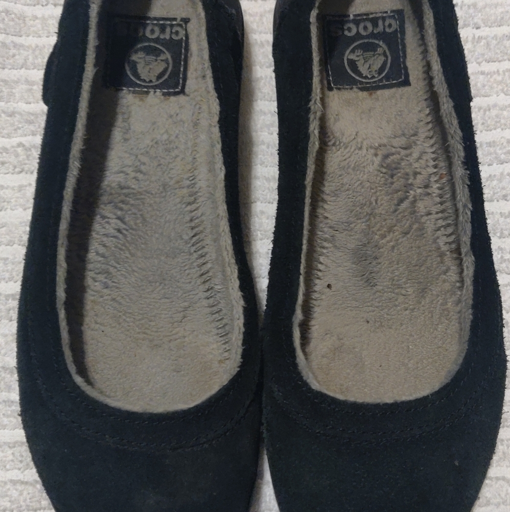 Black Crocs flats